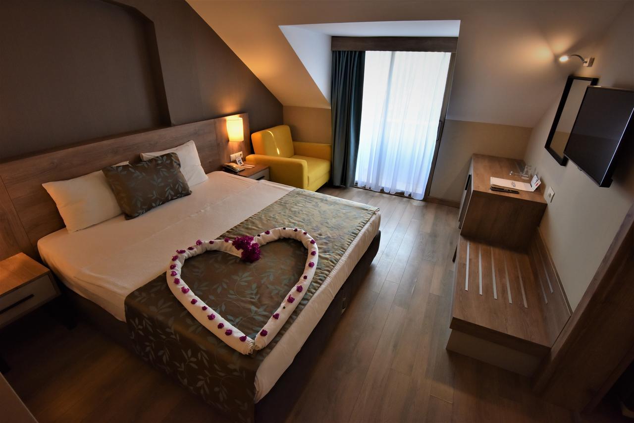 Lucida Beach Hotel Çamyuva エクステリア 写真