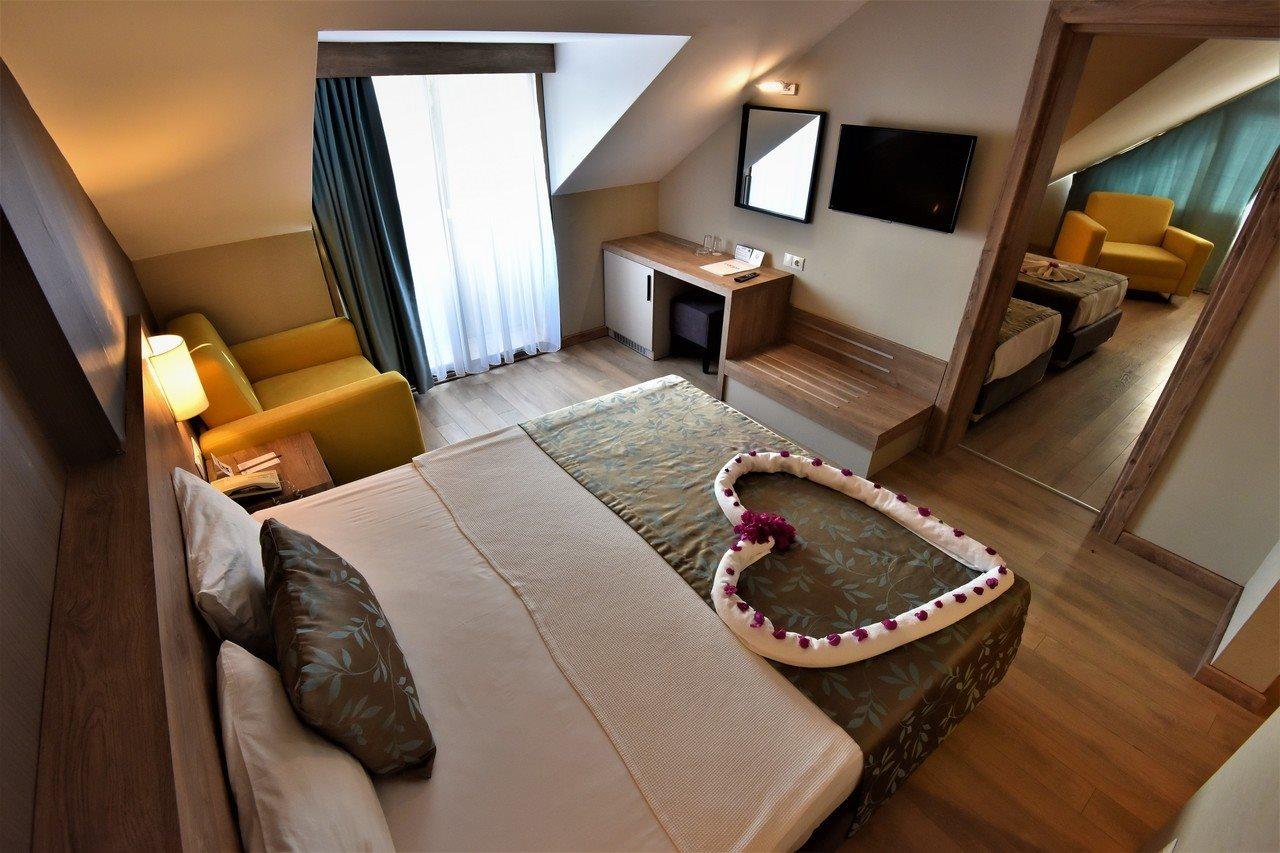 Lucida Beach Hotel Çamyuva エクステリア 写真